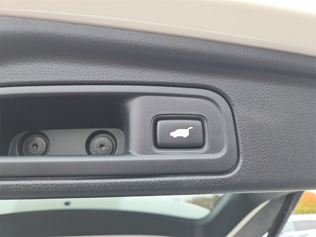 Thumbnail: 2016 Honda Pilot - 17