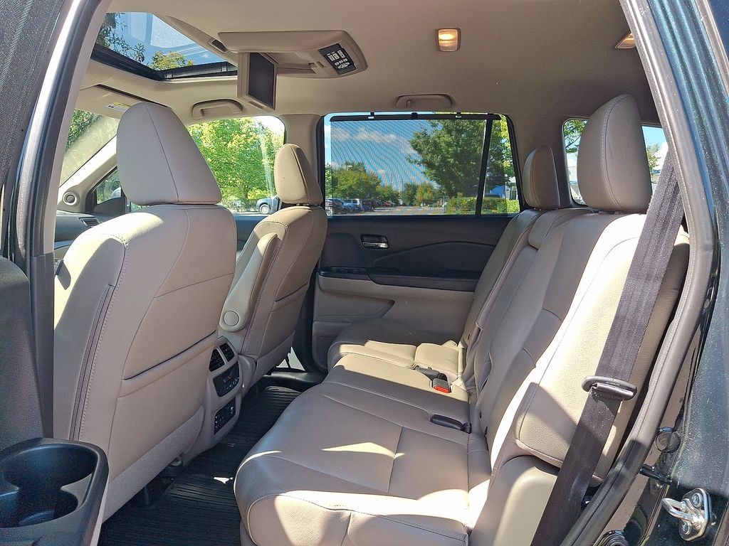 Thumbnail: 2016 Honda Pilot - 9