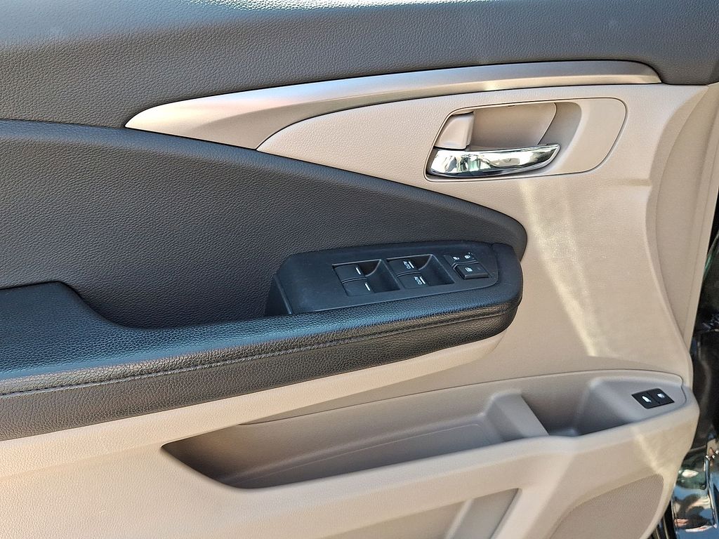Thumbnail: 2016 Honda Pilot - 17