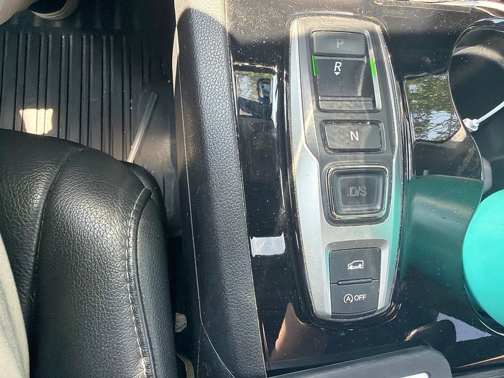 Thumbnail: 2017 Honda Pilot - 24