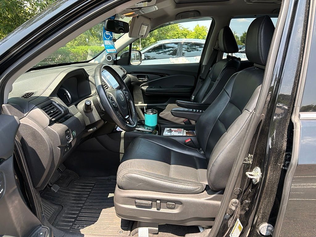 Thumbnail: 2017 Honda Pilot - 8