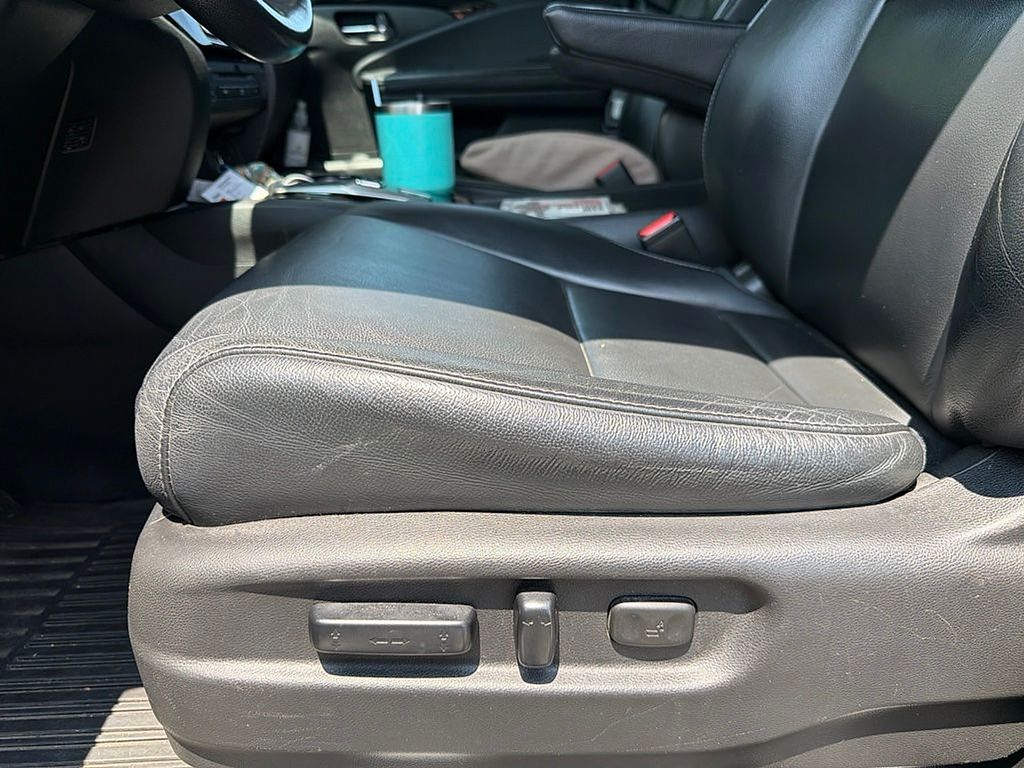 Thumbnail: 2017 Honda Pilot - 19