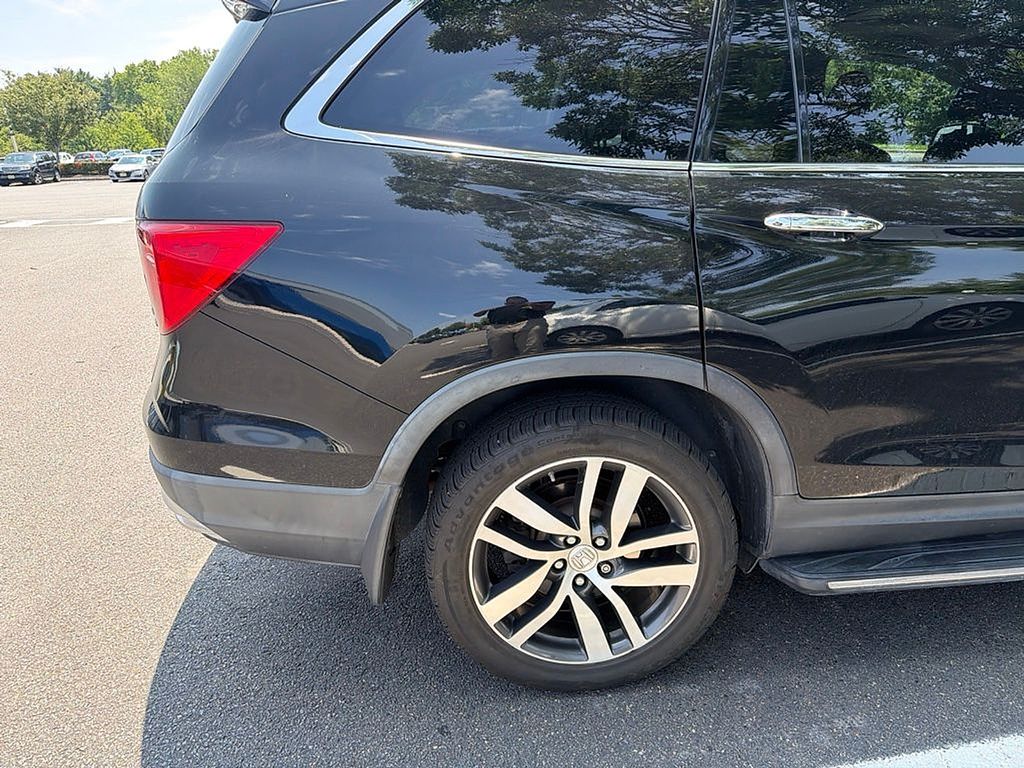 Thumbnail: 2017 Honda Pilot - 6