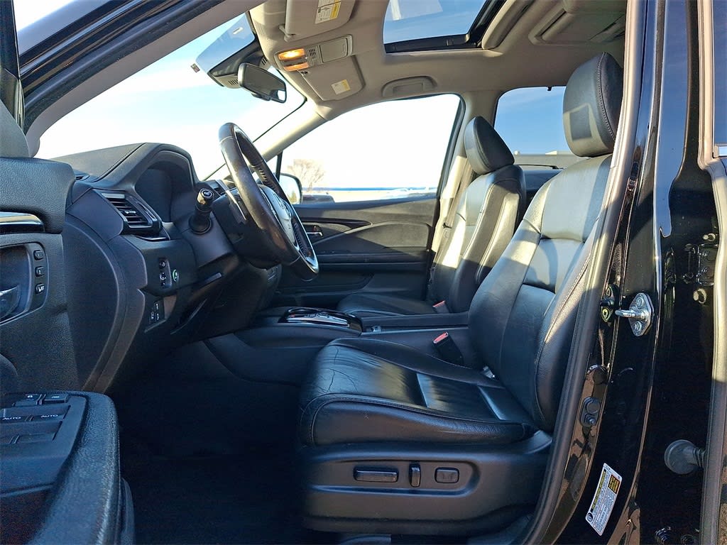 Thumbnail: 2017 Honda Pilot - 9