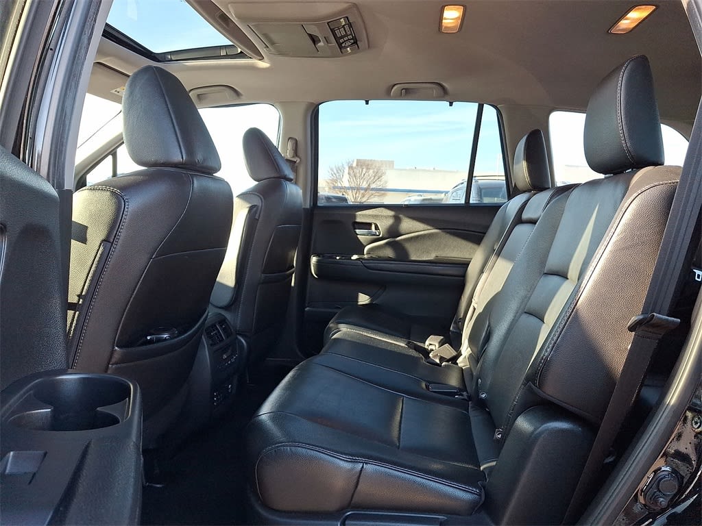 Thumbnail: 2017 Honda Pilot - 10