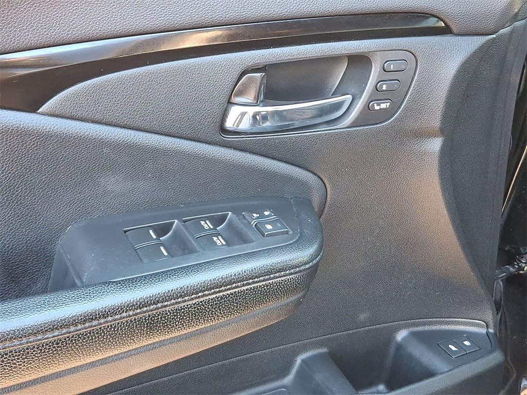 Thumbnail: 2017 Honda Pilot - 18