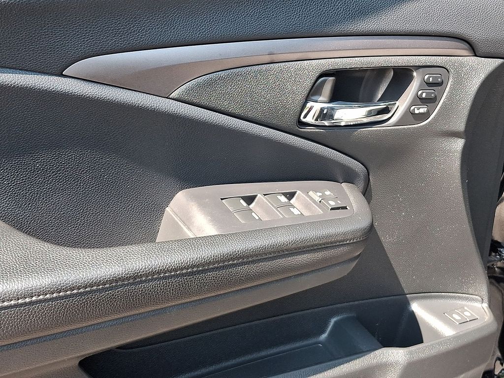 Thumbnail: 2019 Honda Passport - 17