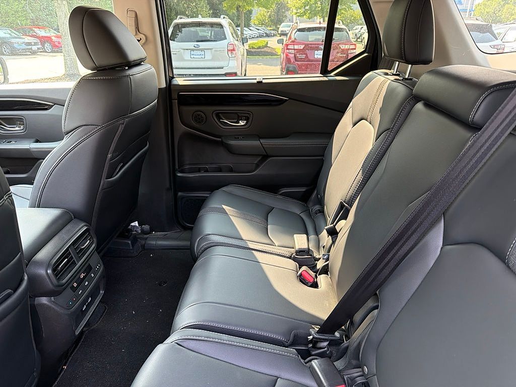 Thumbnail: 2023 Honda Pilot - 10