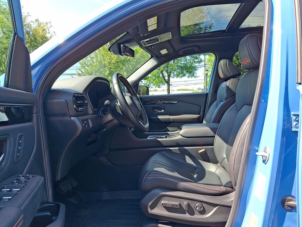 Thumbnail: 2025 Honda Pilot - 9