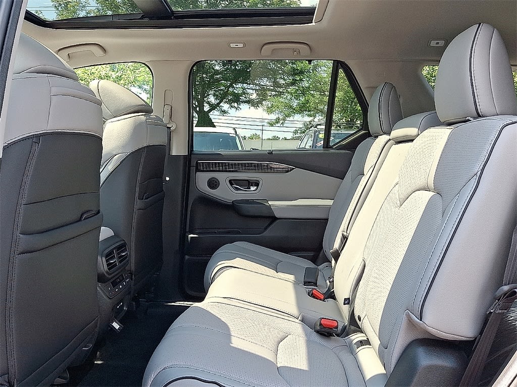 Thumbnail: 2025 Honda Pilot - 11