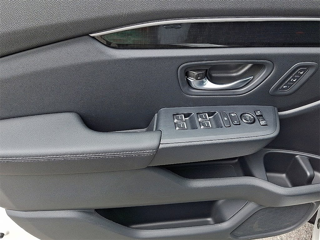 Thumbnail: 2025 Honda Pilot - 15