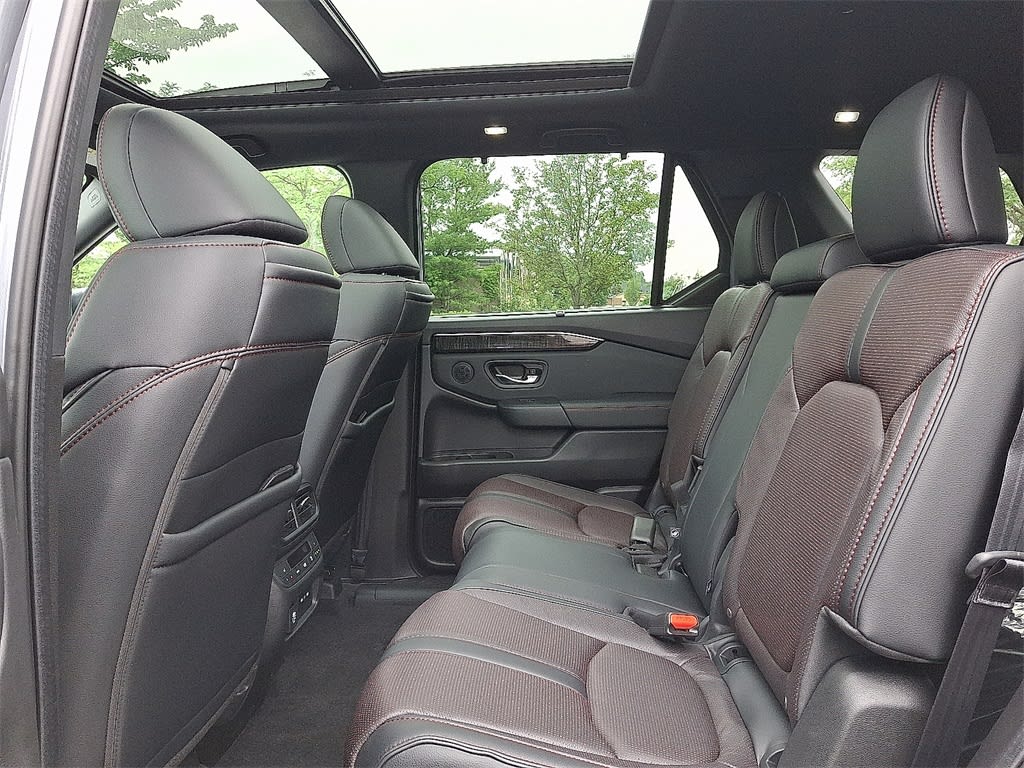 Thumbnail: 2025 Honda Pilot - 8