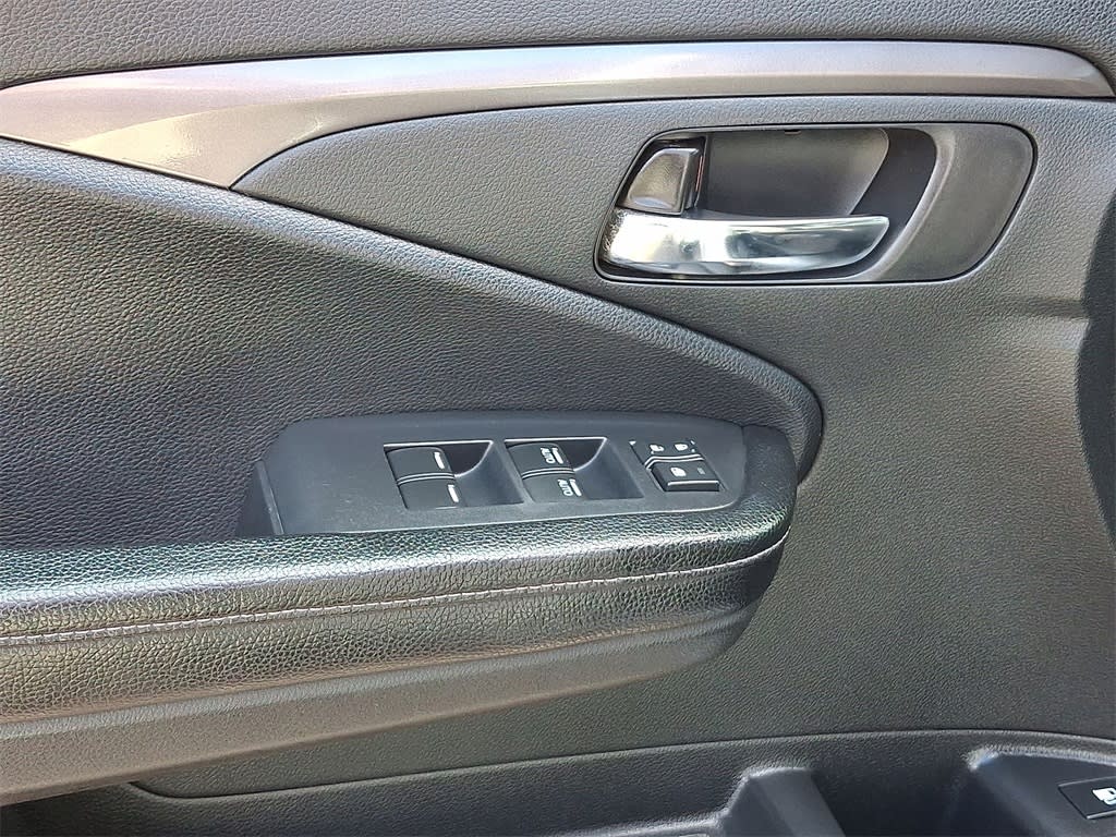 Thumbnail: 2017 Honda Ridgeline - 18