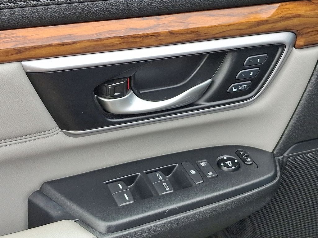Thumbnail: 2017 Honda CR-V - 17