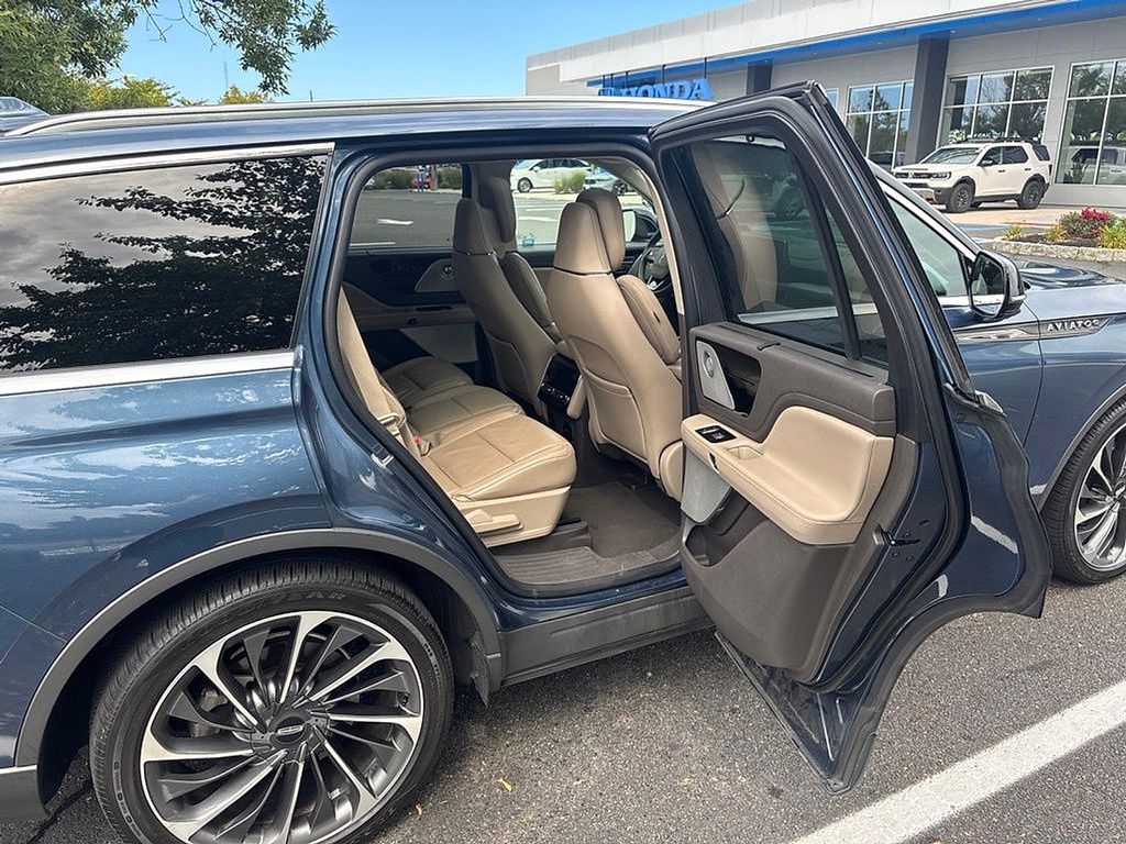 Thumbnail: 2020 Lincoln Aviator - 18