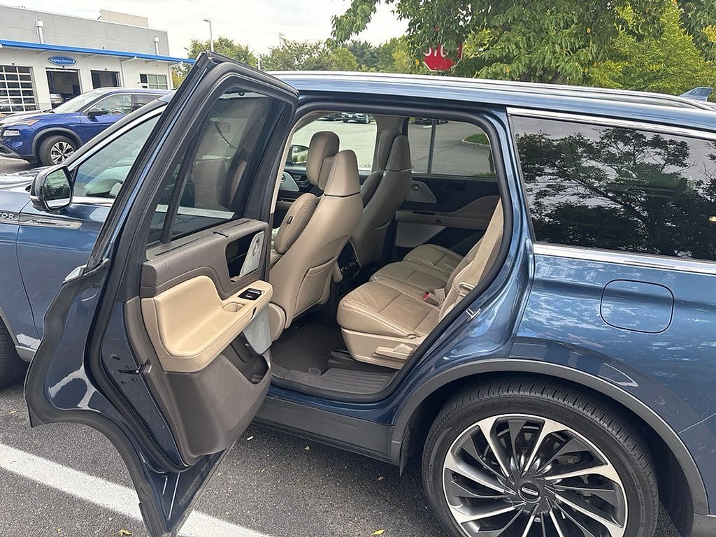 Thumbnail: 2020 Lincoln Aviator - 17