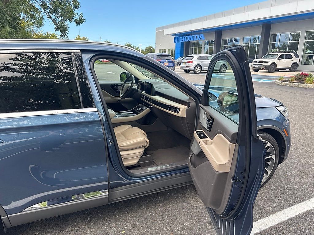 Thumbnail: 2020 Lincoln Aviator - 7