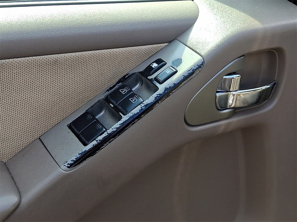 Thumbnail: 2011 Nissan Pathfinder - 12