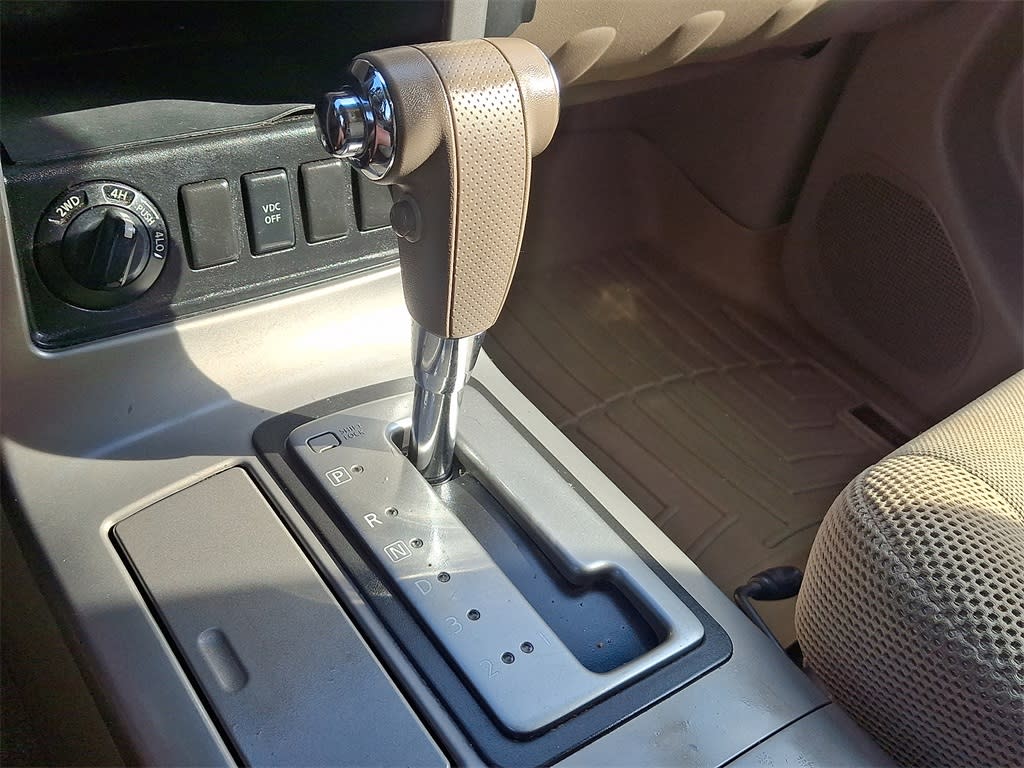 Thumbnail: 2011 Nissan Pathfinder - 10