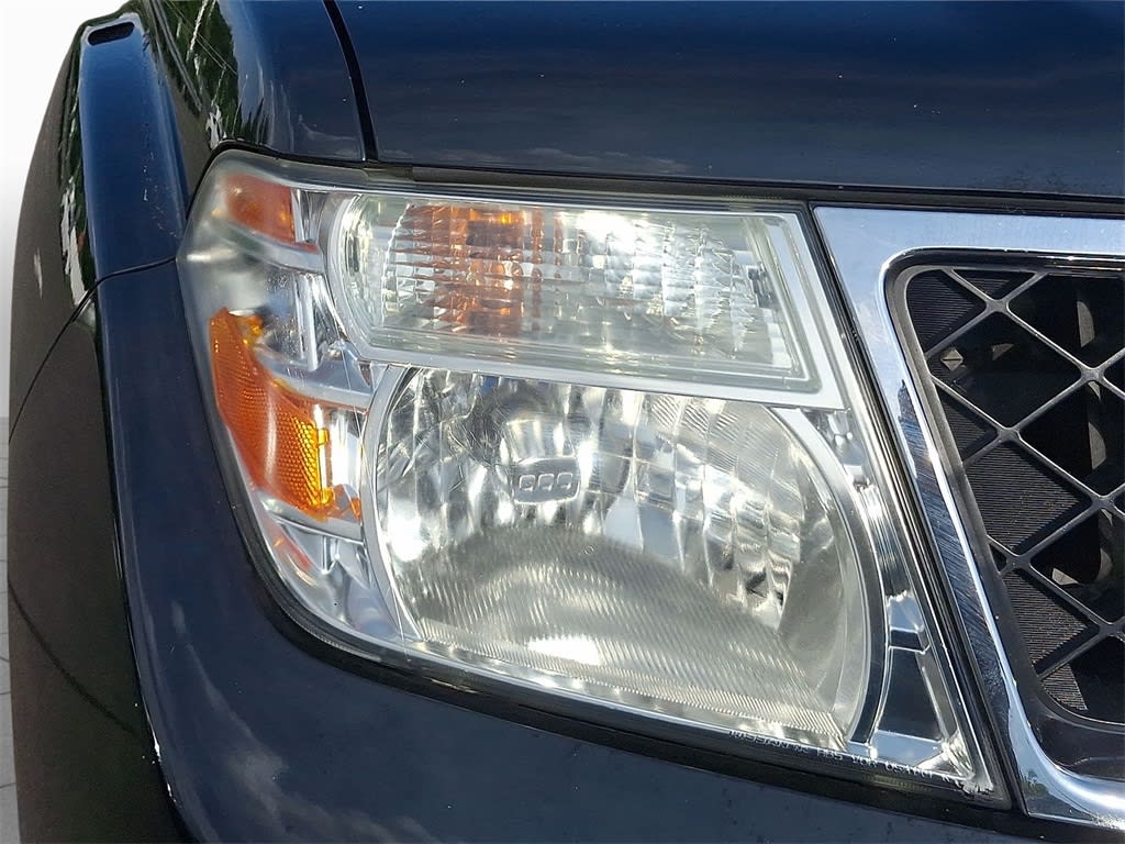 Thumbnail: 2011 Nissan Pathfinder - 17