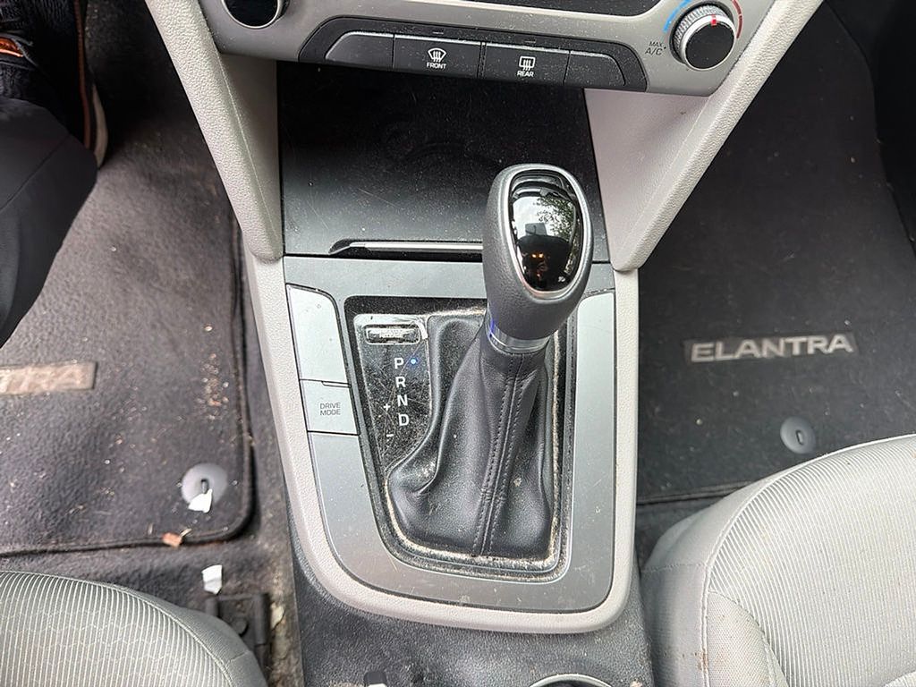 Thumbnail: 2018 Hyundai Elantra - 11