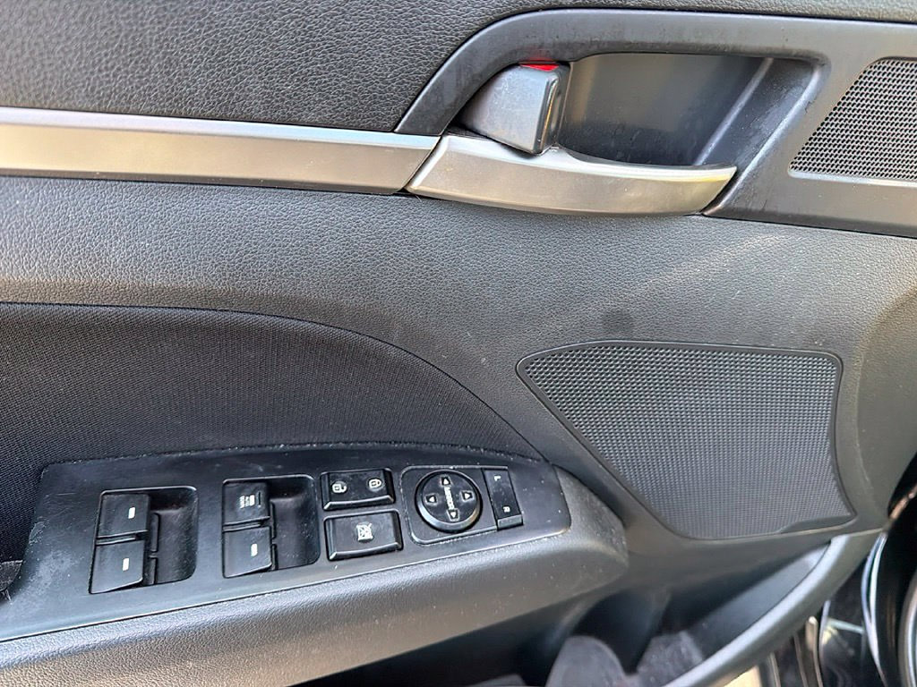 Thumbnail: 2020 Hyundai Elantra - 15