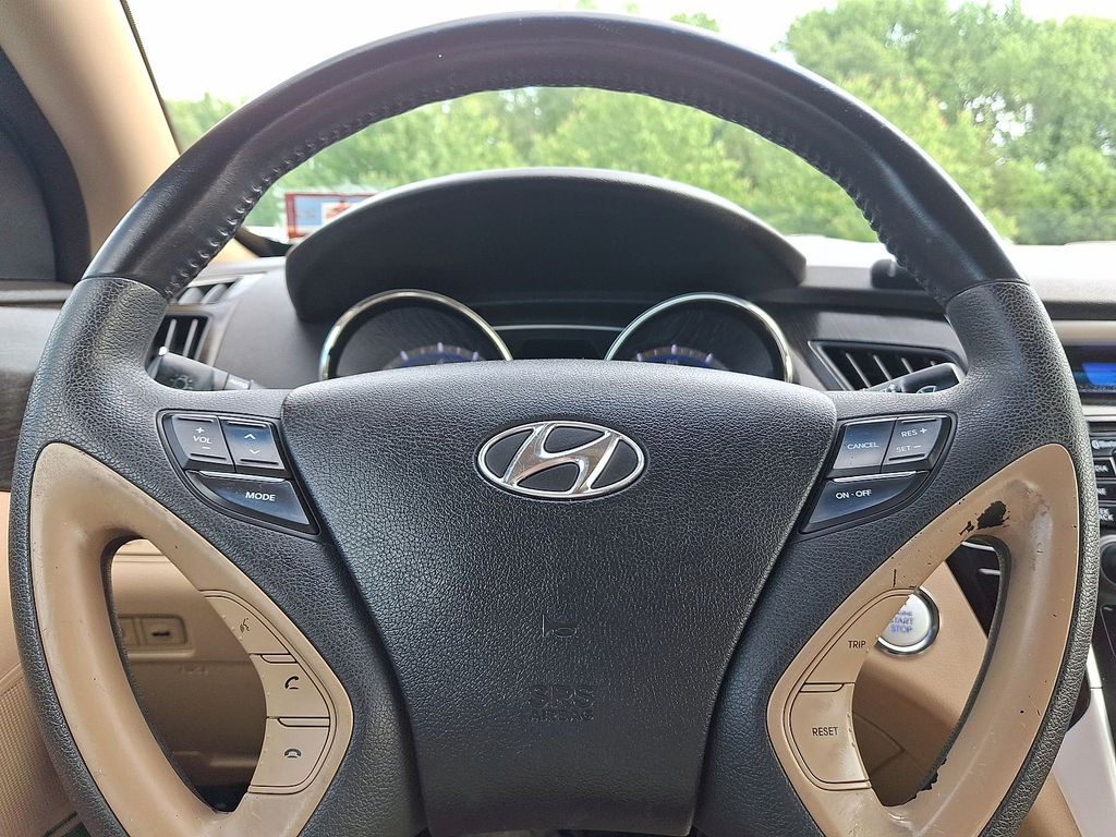 Thumbnail: 2013 Hyundai Sonata - 19