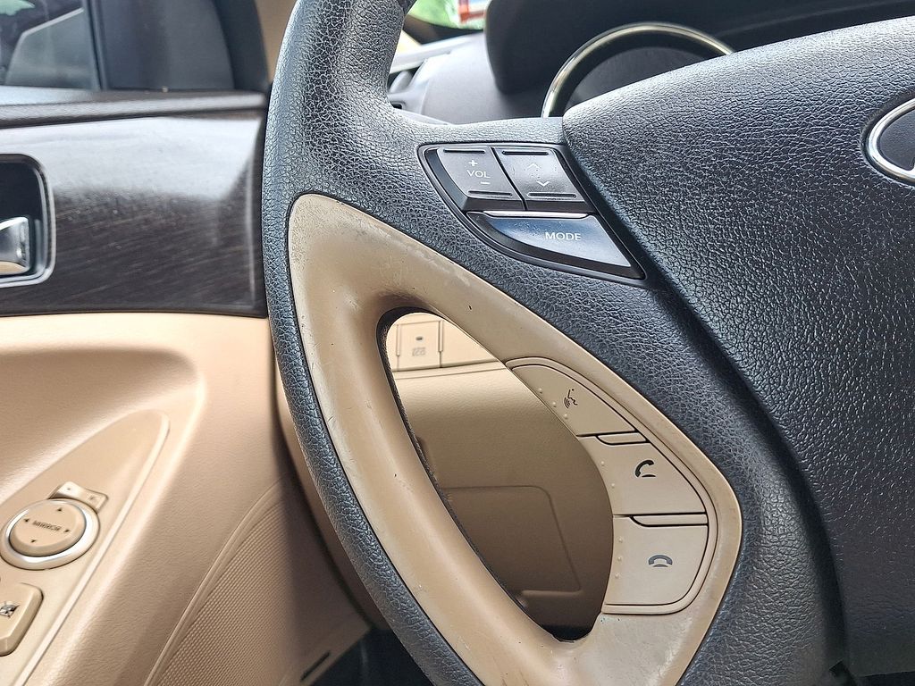 Thumbnail: 2013 Hyundai Sonata - 20