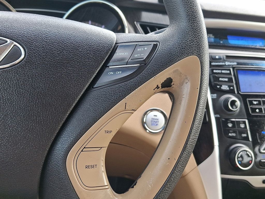 Thumbnail: 2013 Hyundai Sonata - 21