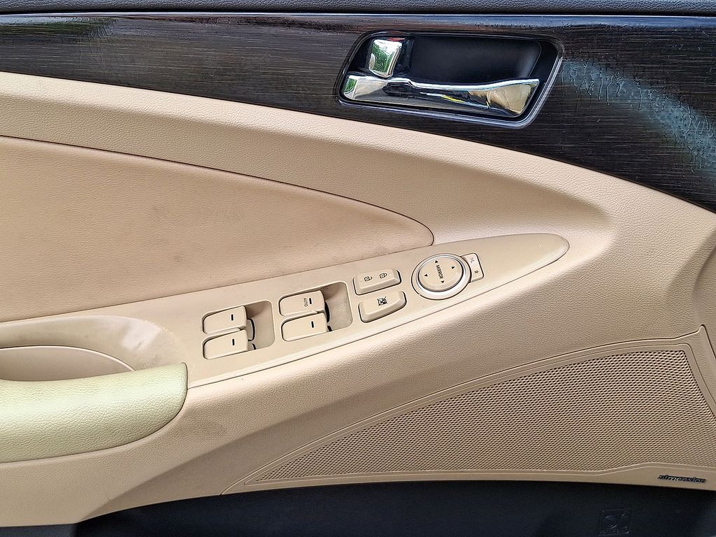 Thumbnail: 2013 Hyundai Sonata - 7