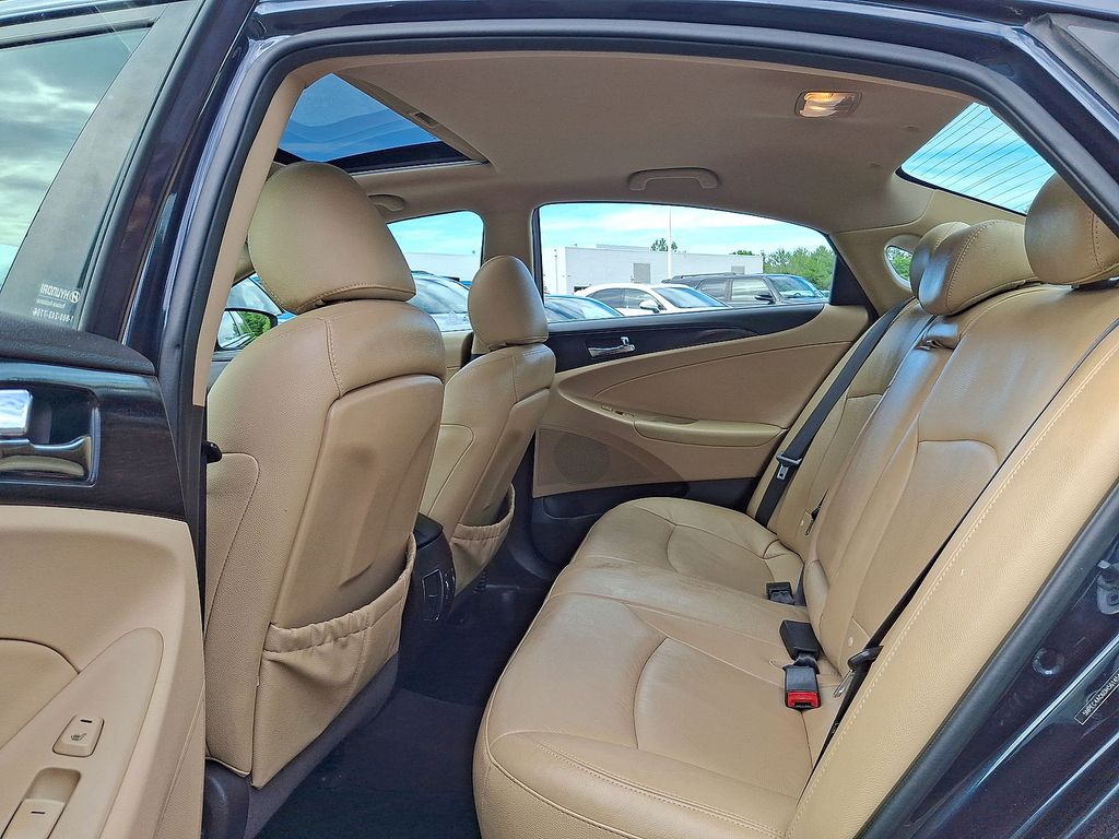 Thumbnail: 2013 Hyundai Sonata - 10