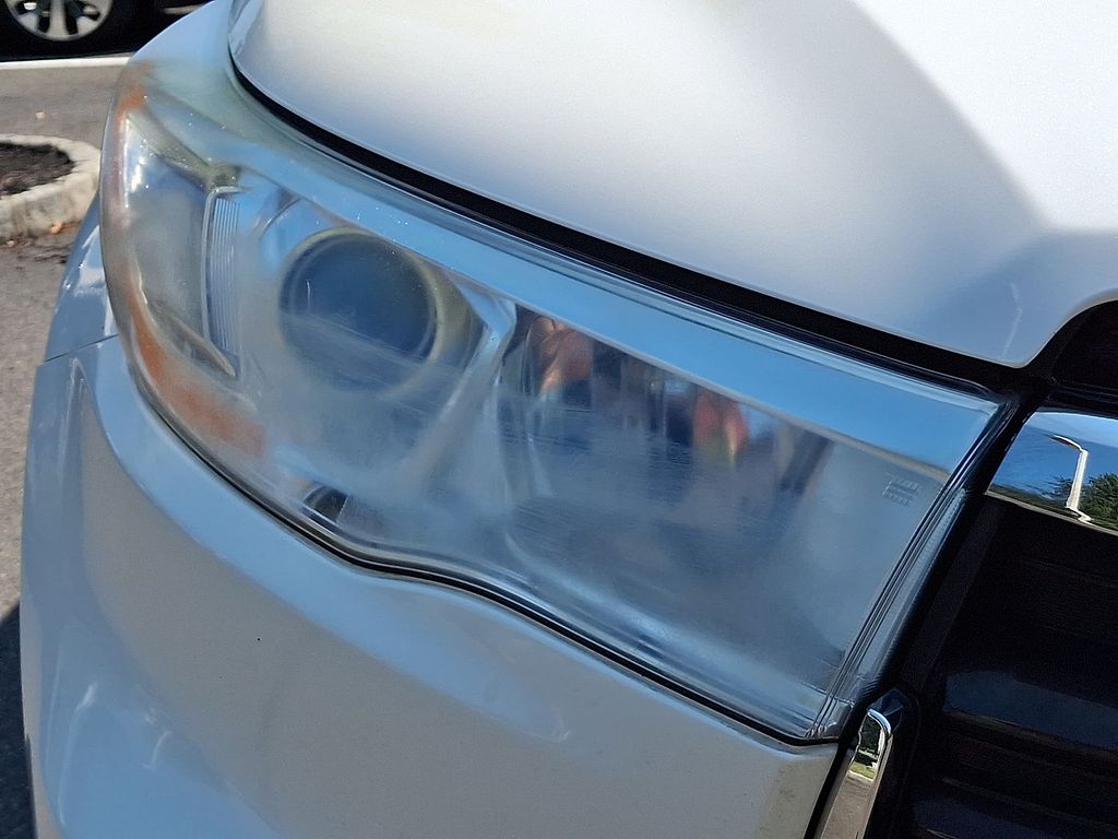 Thumbnail: 2014 Toyota Highlander - 27