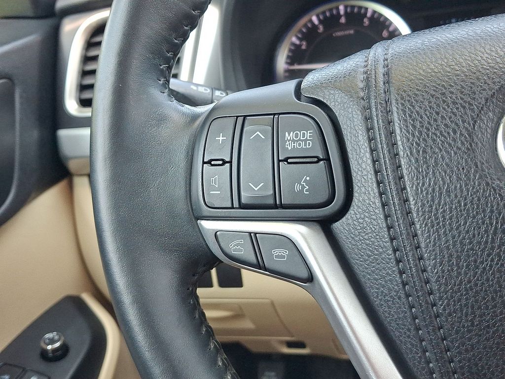 Thumbnail: 2014 Toyota Highlander - 20