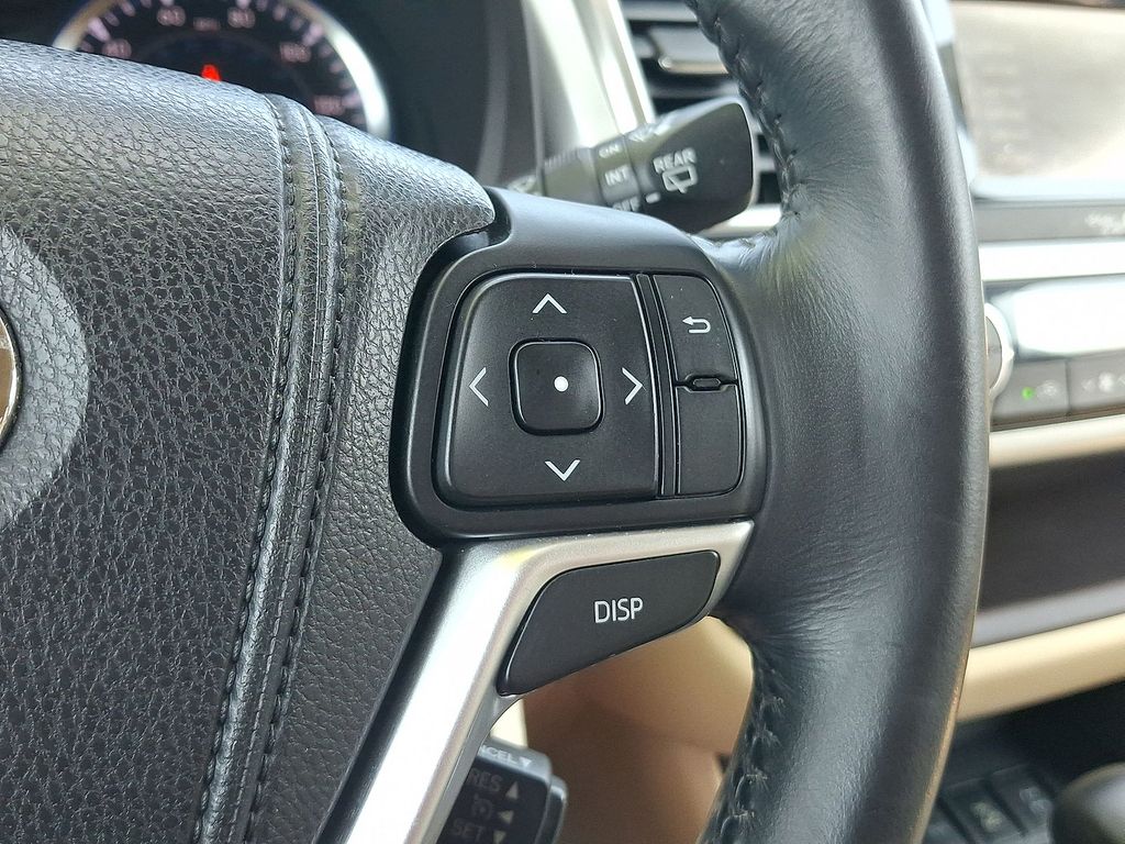 Thumbnail: 2014 Toyota Highlander - 21