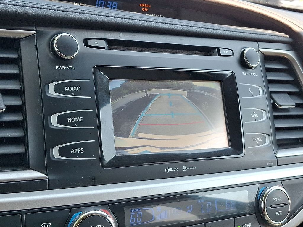 Thumbnail: 2014 Toyota Highlander - 18