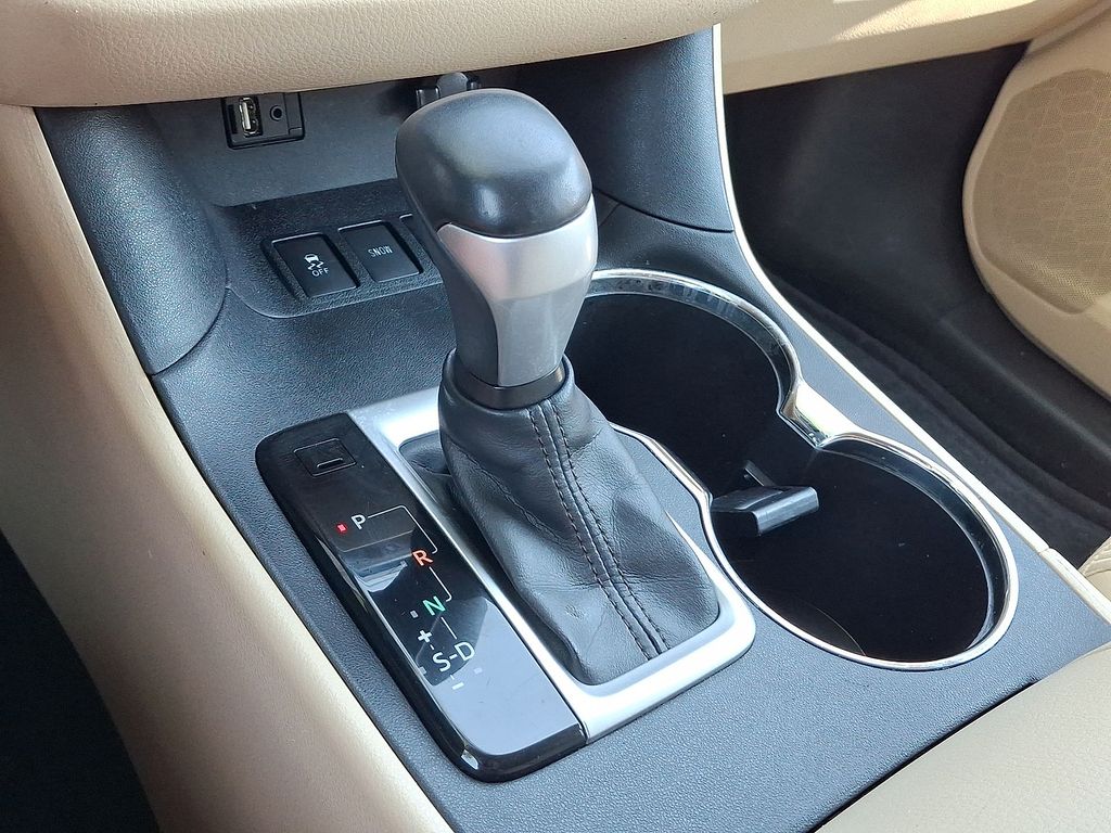 Thumbnail: 2014 Toyota Highlander - 11