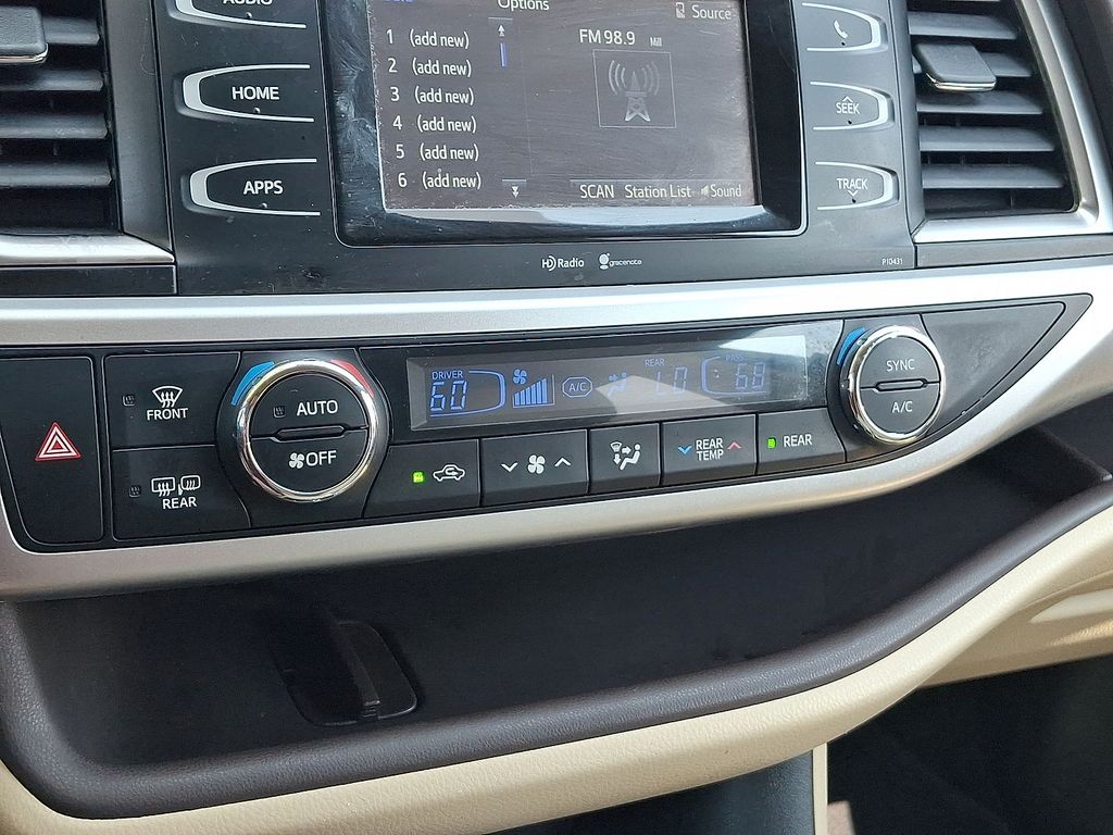 Thumbnail: 2014 Toyota Highlander - 22