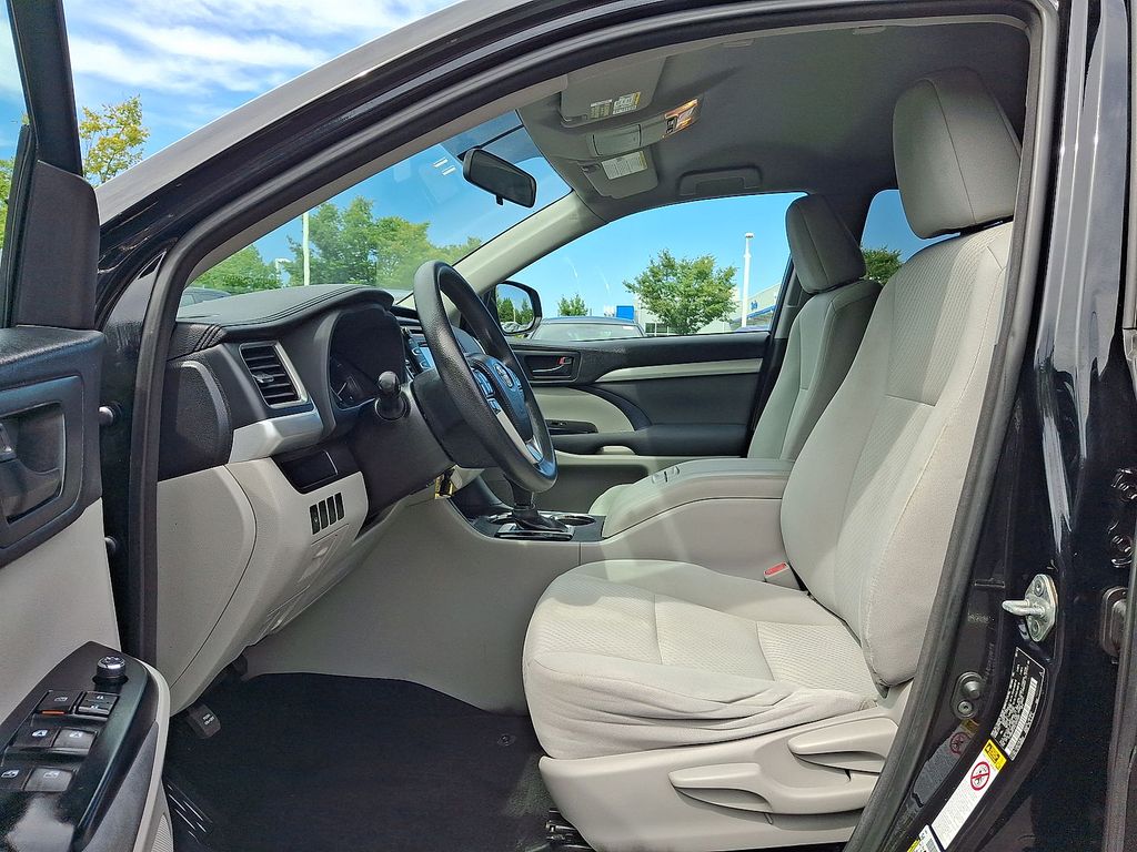 Thumbnail: 2014 Toyota Highlander - 8