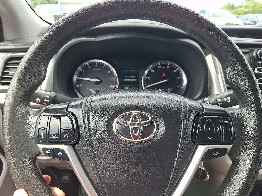 Thumbnail: 2014 Toyota Highlander - 19