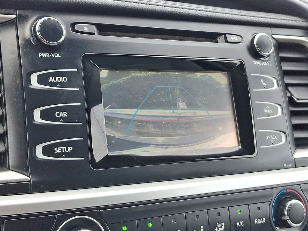 Thumbnail: 2014 Toyota Highlander - 18