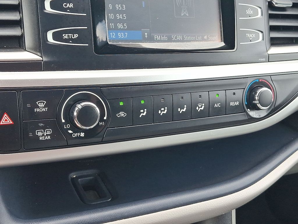 Thumbnail: 2014 Toyota Highlander - 22