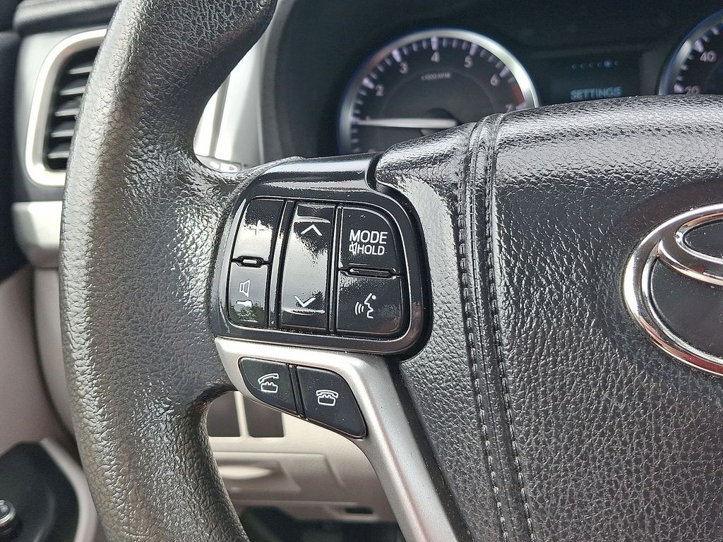 Thumbnail: 2014 Toyota Highlander - 20