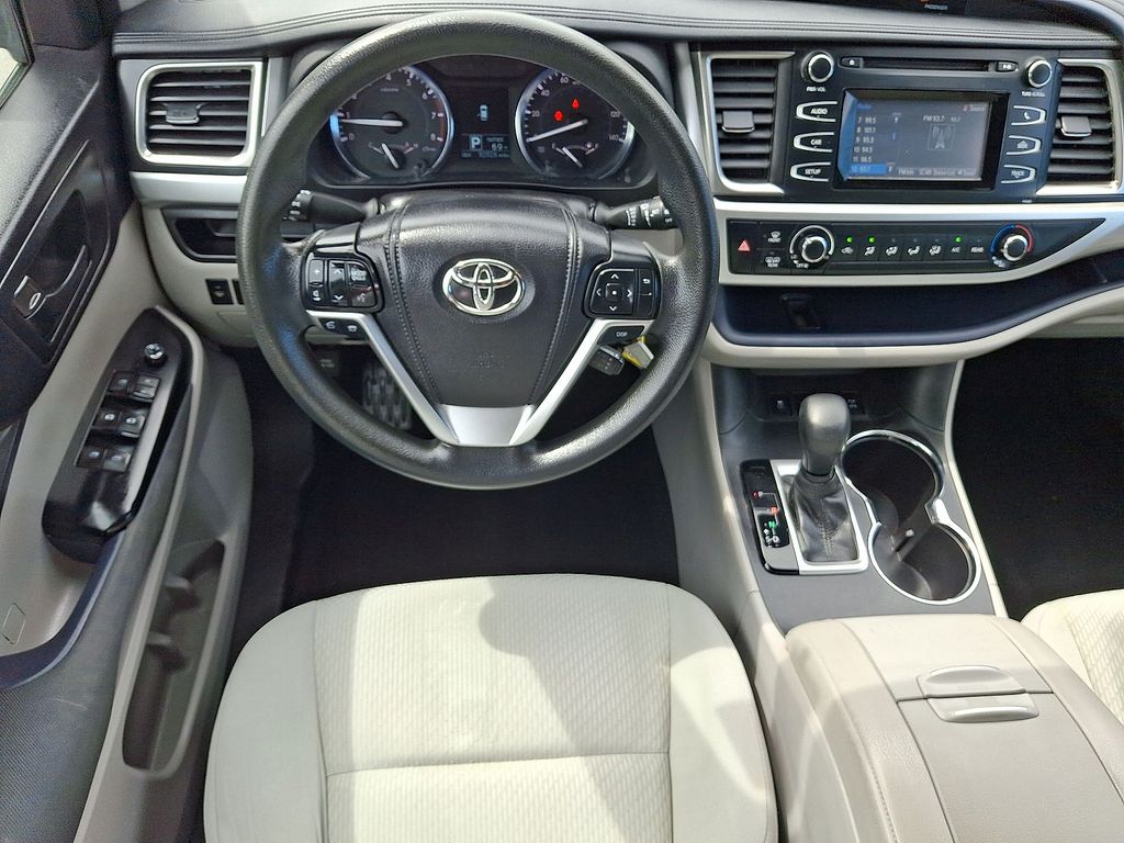 Thumbnail: 2014 Toyota Highlander - 2