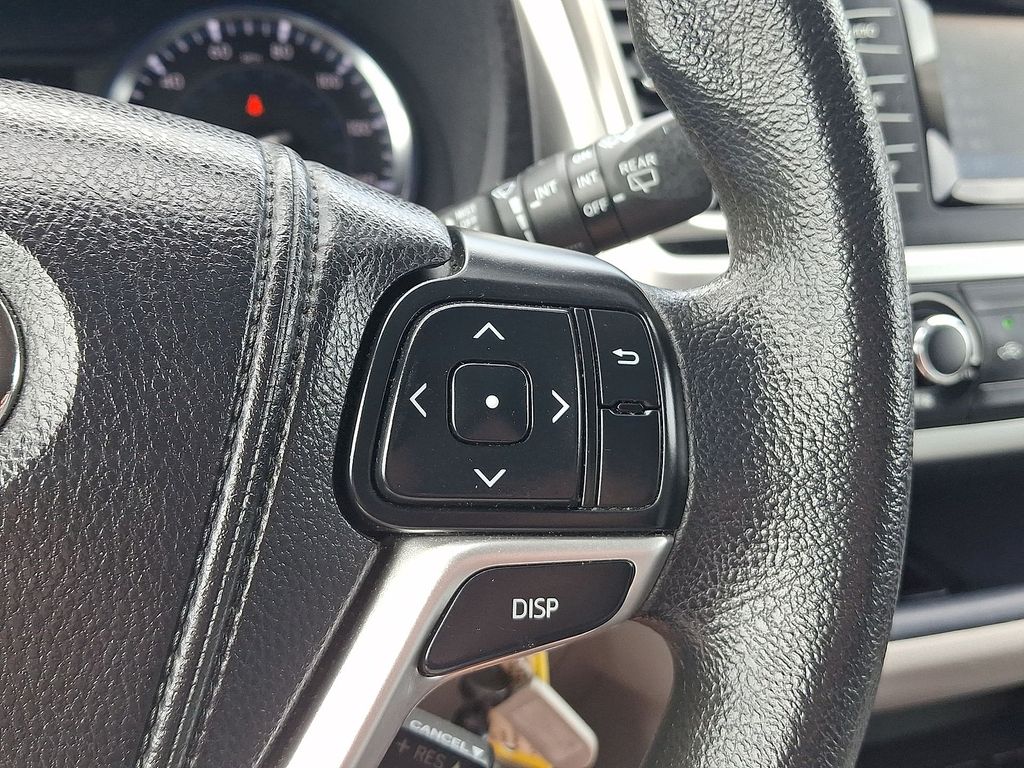 Thumbnail: 2014 Toyota Highlander - 21