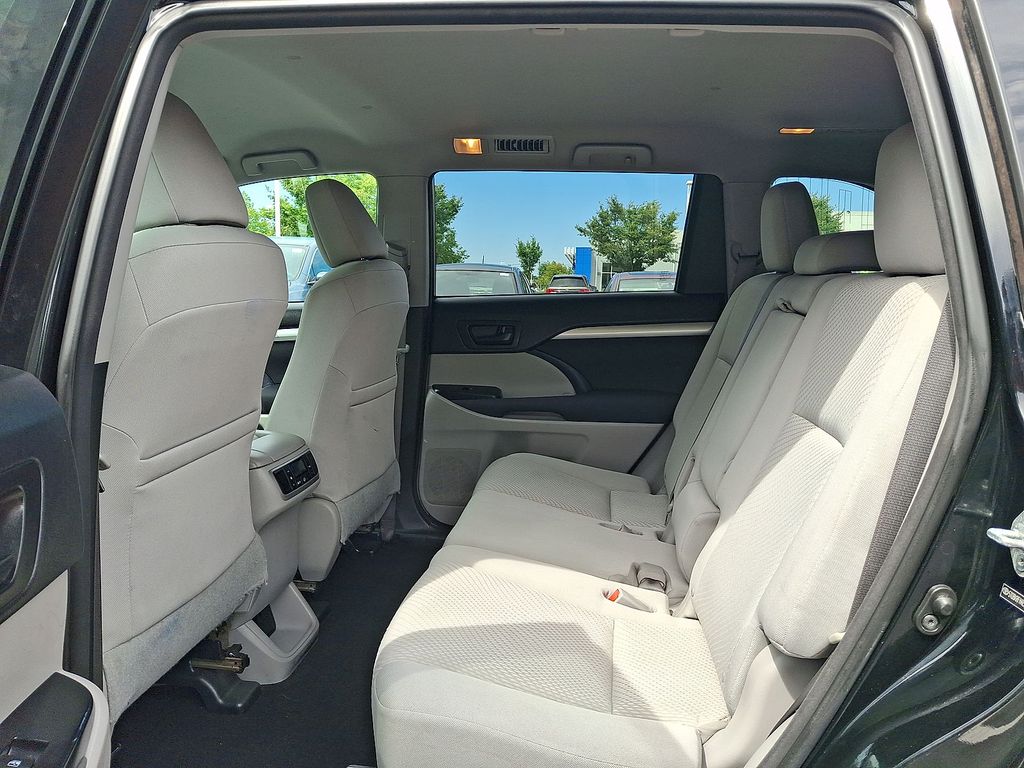 Thumbnail: 2014 Toyota Highlander - 9
