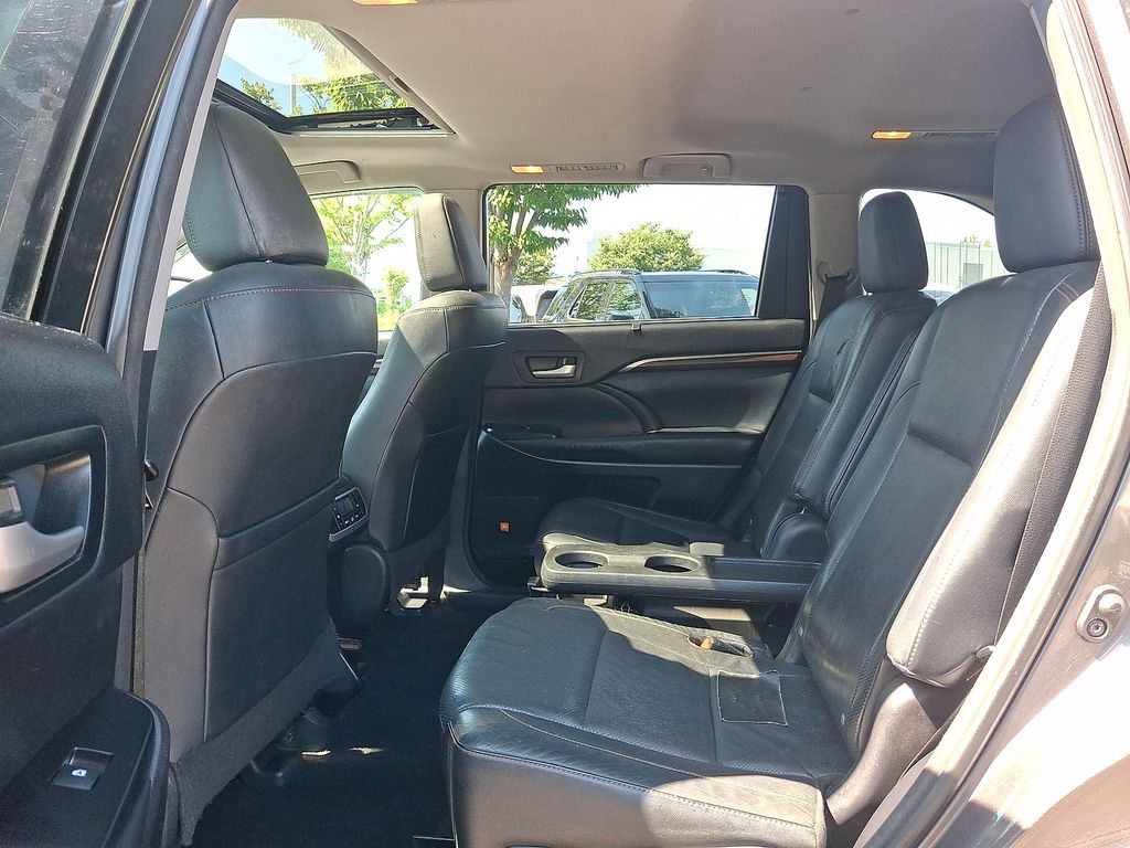 Thumbnail: 2014 Toyota Highlander - 10