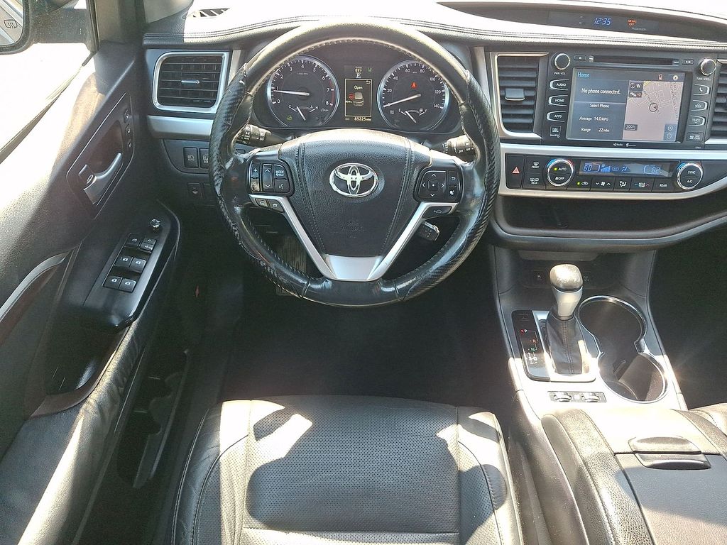 Thumbnail: 2014 Toyota Highlander - 2