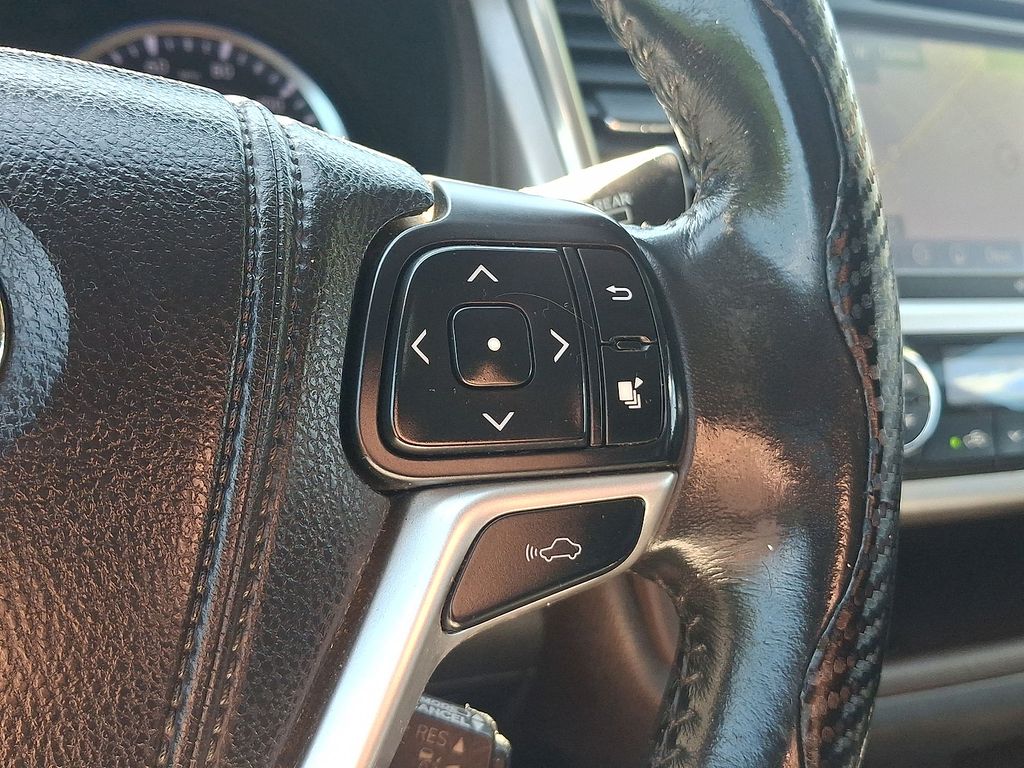 Thumbnail: 2014 Toyota Highlander - 22