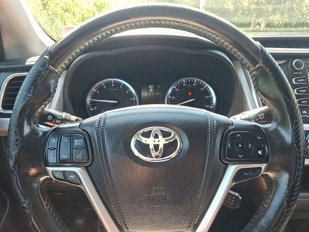 Thumbnail: 2014 Toyota Highlander - 20