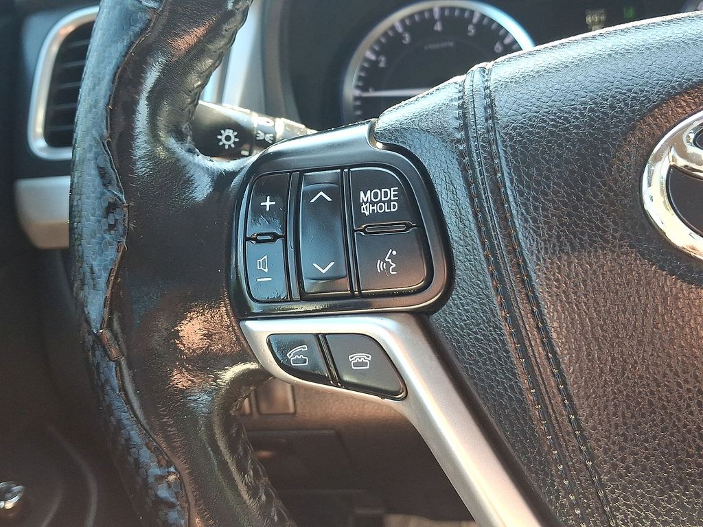 Thumbnail: 2014 Toyota Highlander - 21